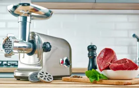 Эволюция мясорубки: путь от ножа до профессионального оборудования Эволюция мясорубки: путь от ножа до профессионального оборудования