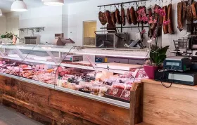 Оборудование для мясной лавки: как правильно оснастить мясной магазин Оборудование для мясной лавки: как правильно оснастить мясной магазин